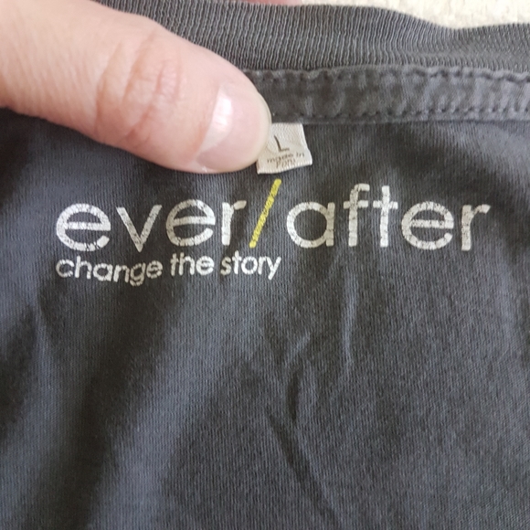 EVER/AFTER v-neck t-shirt - Picture 5 of 9